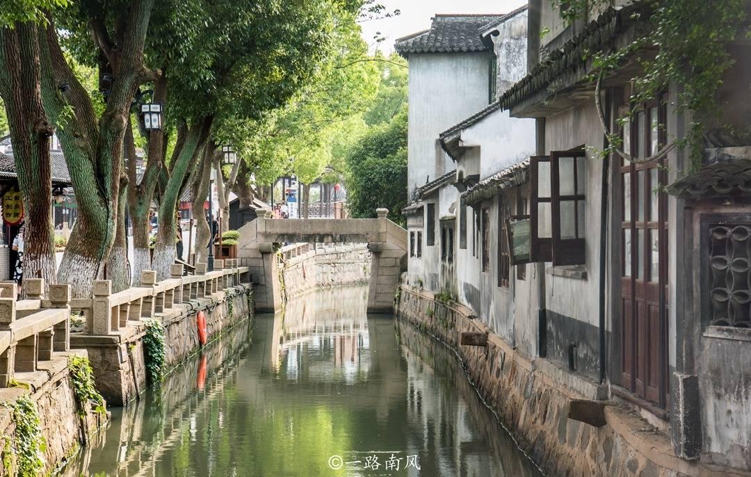 救援臭美男孩